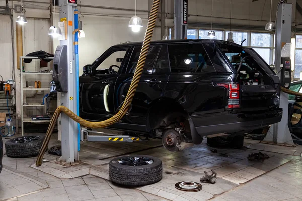Top 5 Modifications for Enhancing Land Rover Off-Road Performance